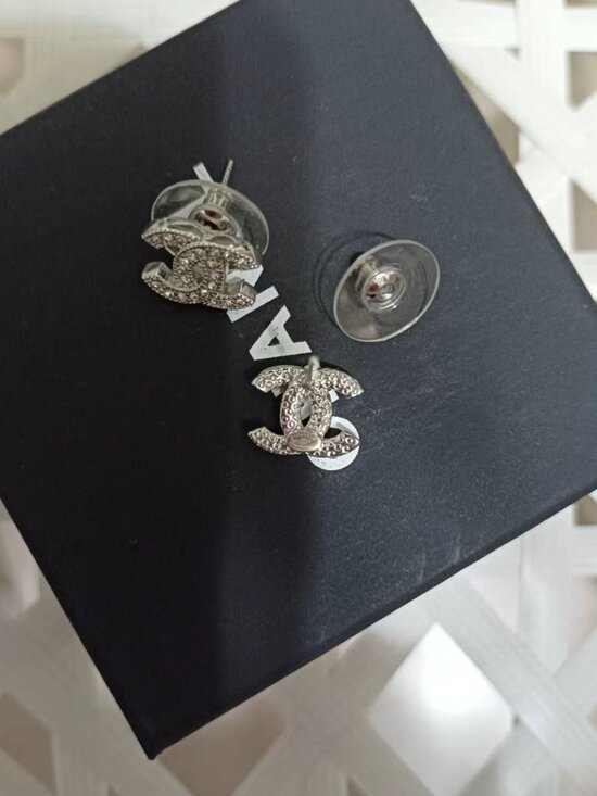 Authentic Chanel earrings - Picture 3 of 4